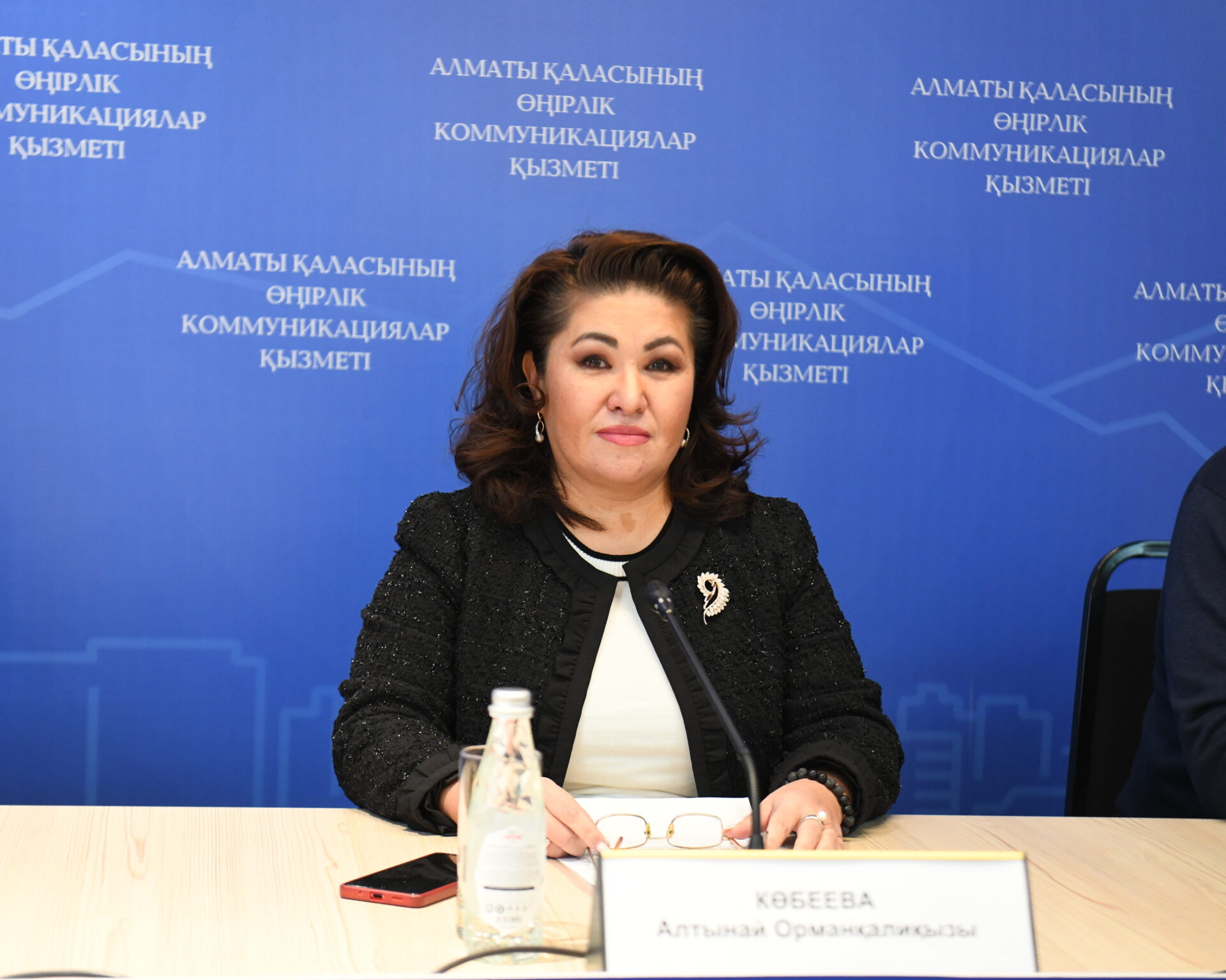 Altınay Köbeeva – Almatı qalası qoğamdıq keñesiniñ törağası, mäslihat deputatı. Foto: Almatı q. Öñirlik kommunikaciyalar qızmeti